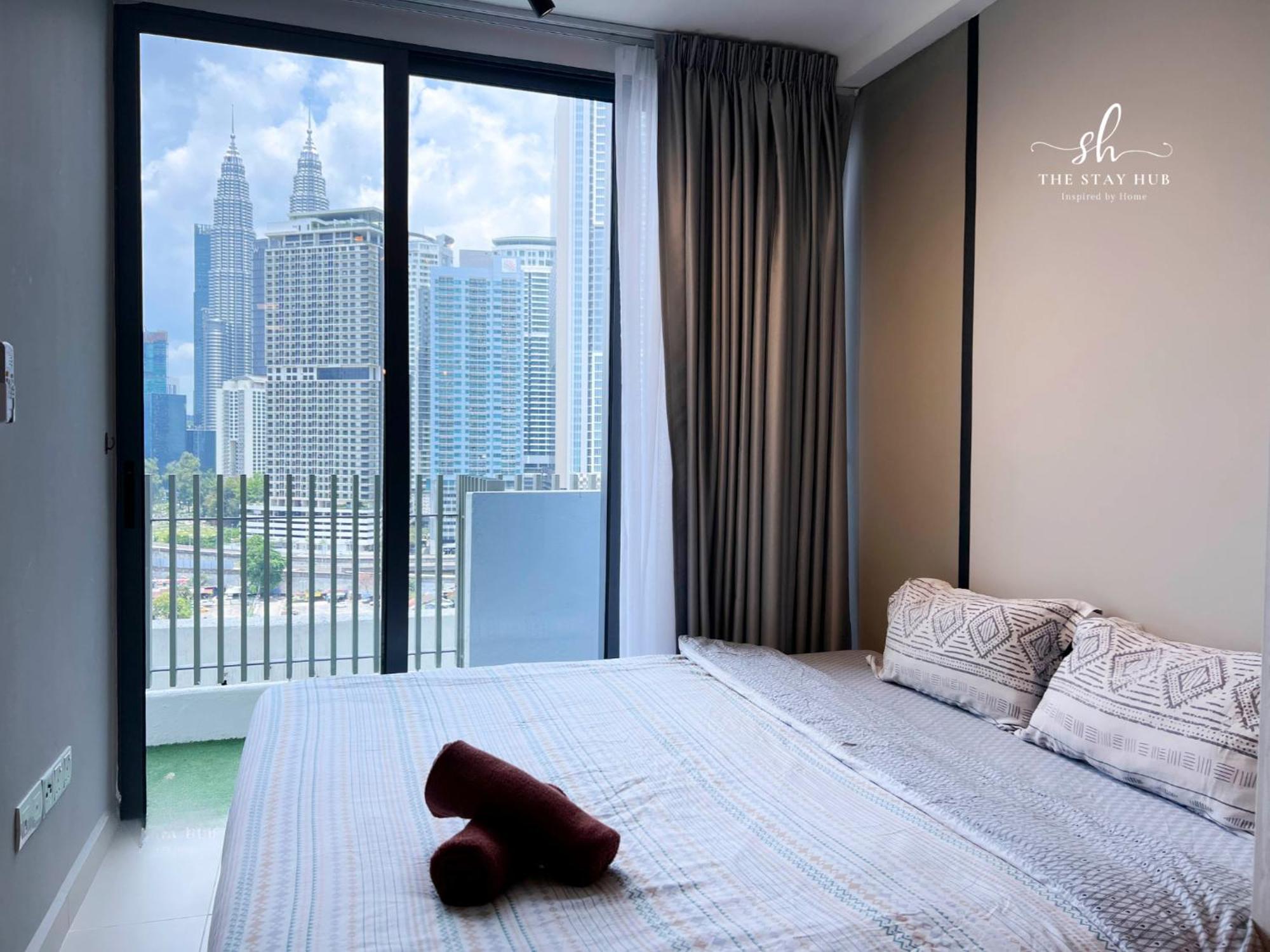 The Luxe Klcc View Sky Pool Apartment Kuala Lumpur Exterior photo