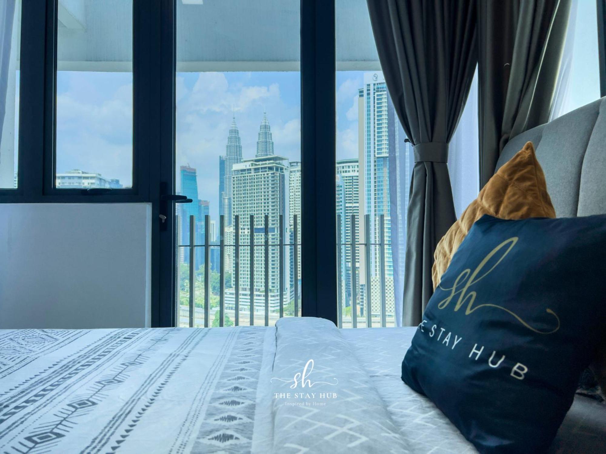 The Luxe Klcc View Sky Pool Apartment Kuala Lumpur Exterior photo