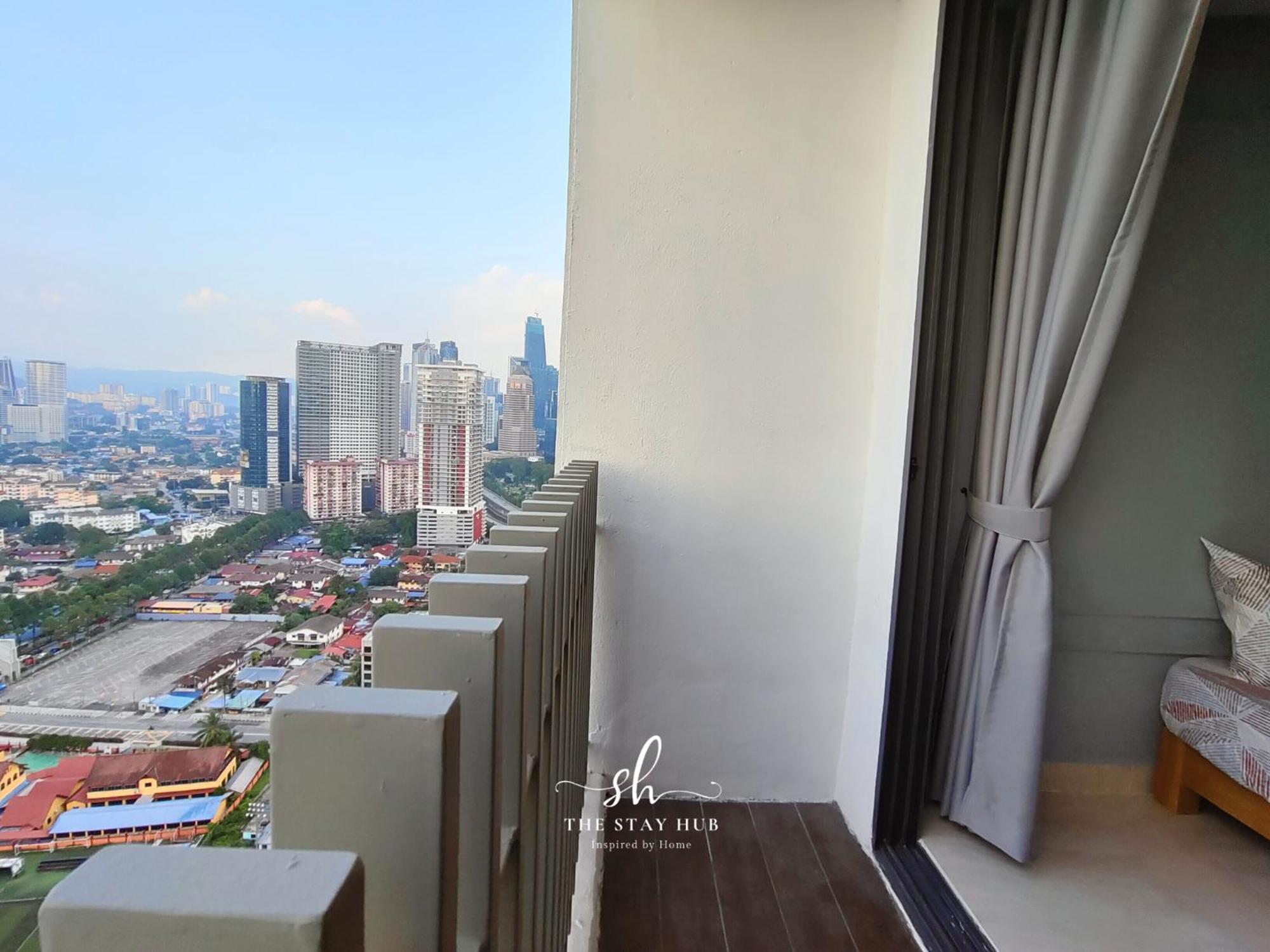 The Luxe Klcc View Sky Pool Apartment Kuala Lumpur Exterior photo